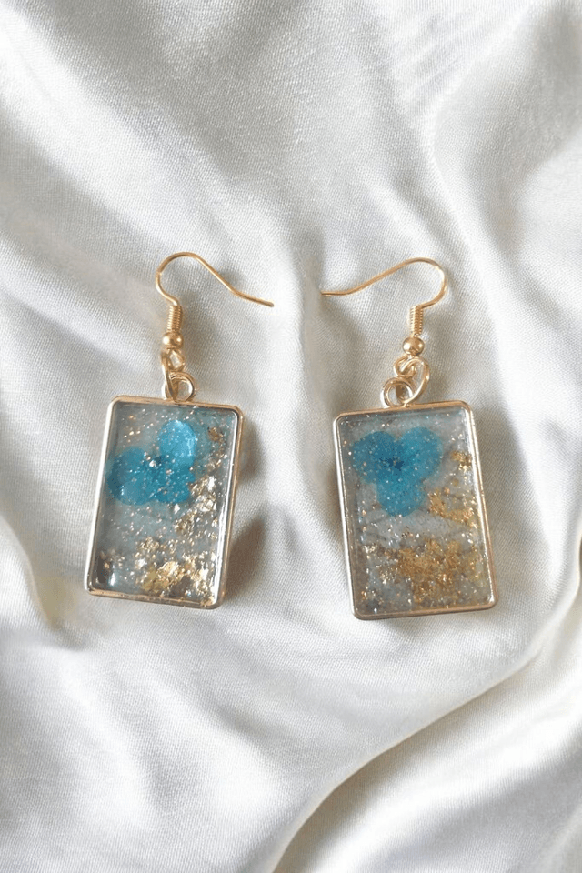 Boucles d'oreilles en résine uv, hypoallergénique fait main 