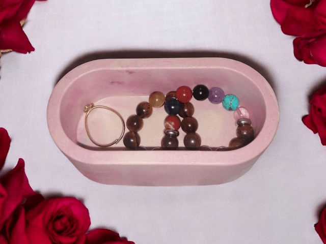 Petit rangement artisanal pour maquillage, bijoux, crème... 