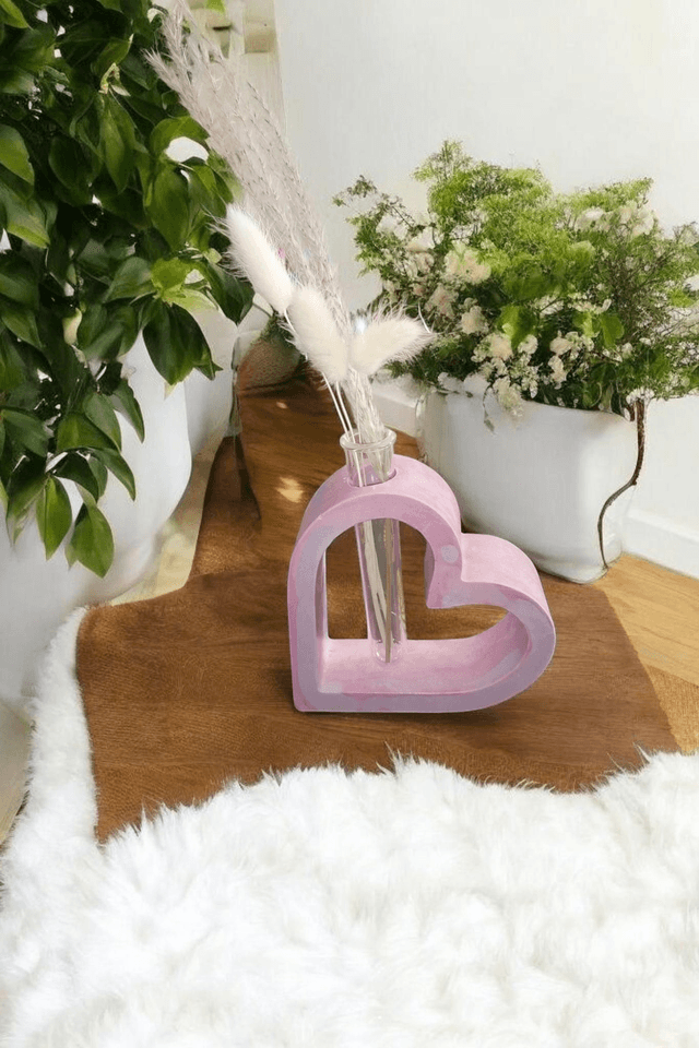 Vase en forme de cœur avec un tube inclus 
