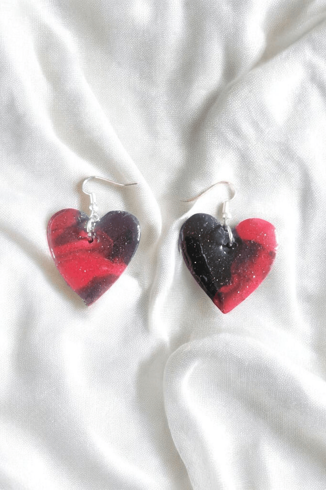 Boucles d'oreilles en pâte polymère et finition en résine uv 