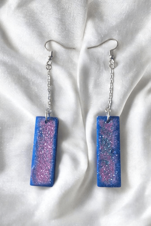 Boucles d'oreilles en résine uv, hypoallergénique fait main 
