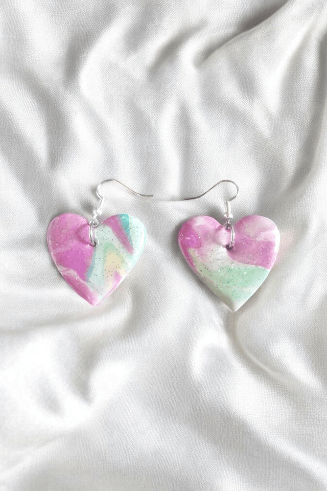 Boucles d'oreilles en pâte polymère et finition en résine uv 