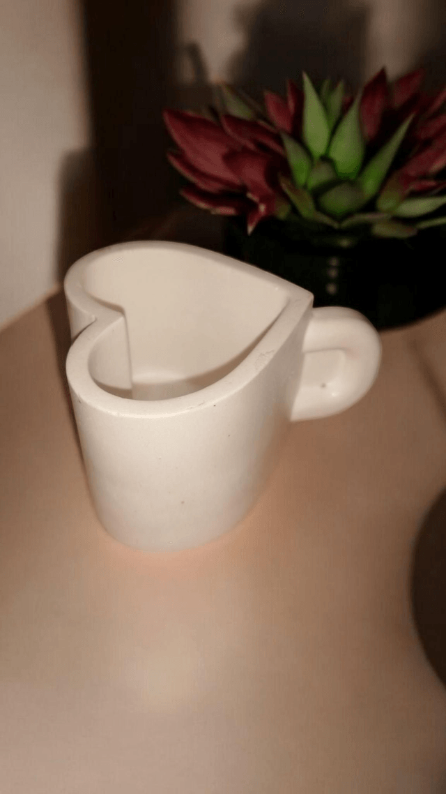 Petite tasse artisanal décorative en forme de cœur 