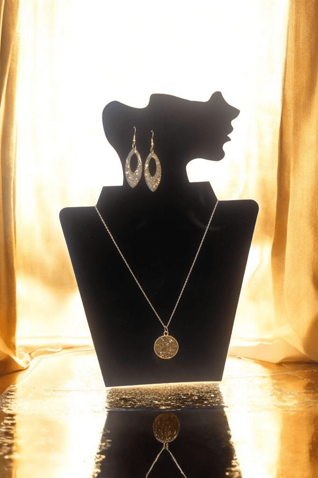 Boucles d'oreilles dorées en résine uv 