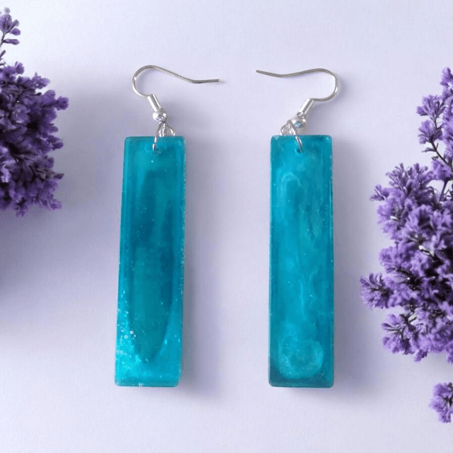 Boucles d'oreilles artisanales en résine uv, hypoallergénique fait main en France 