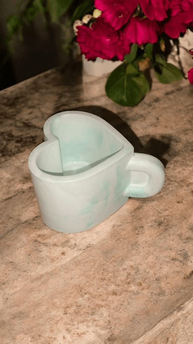 Petite tasse artisanal décorative en forme de cœur 