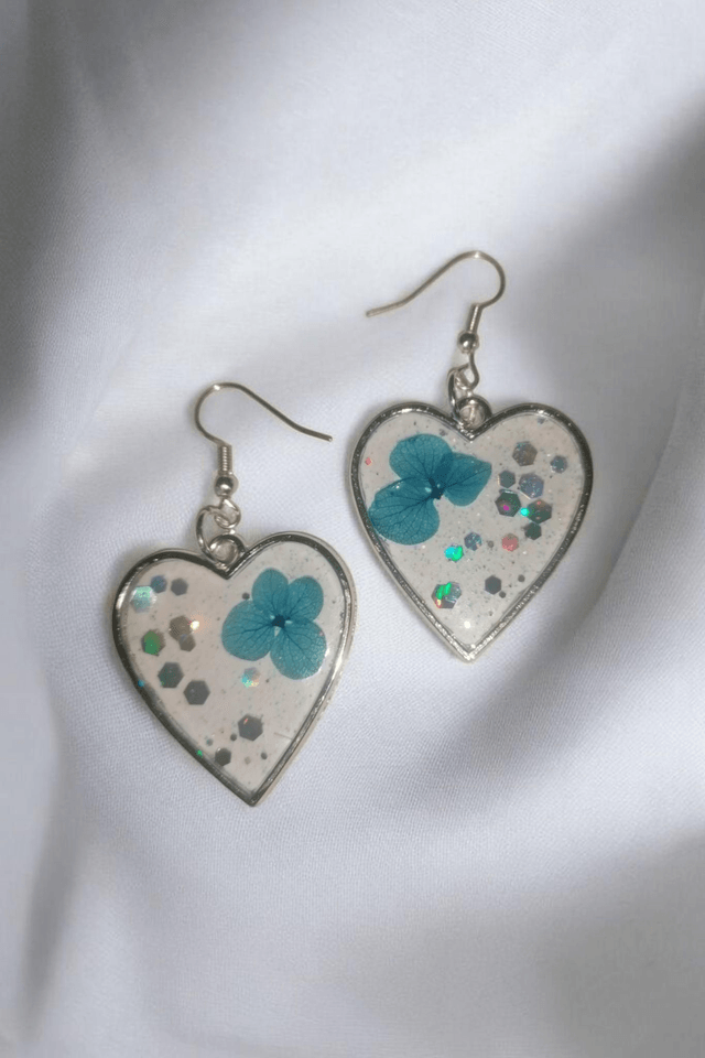 Boucles d'oreilles en résine uv, hypoallergénique fait main 