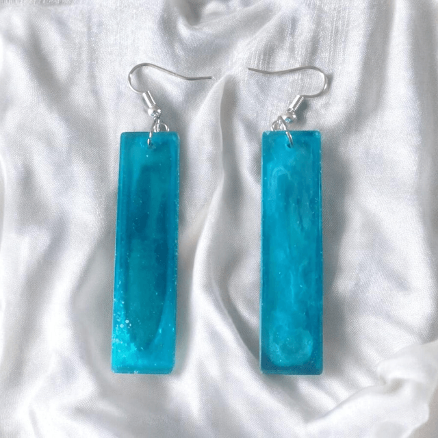Boucles d'oreilles artisanales en résine uv, hypoallergénique fait main en France 
