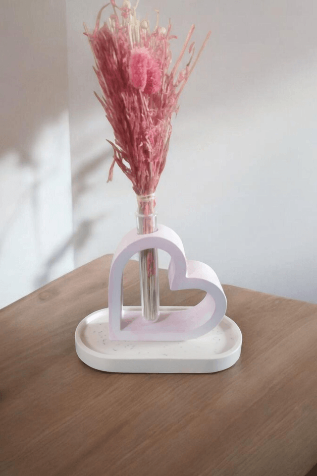 Vase en forme de cœur avec un tube inclus 