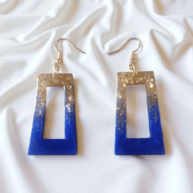 Boucles d&#039;oreilles artisanales en résine uv, hypoallergénique fait main en France 
